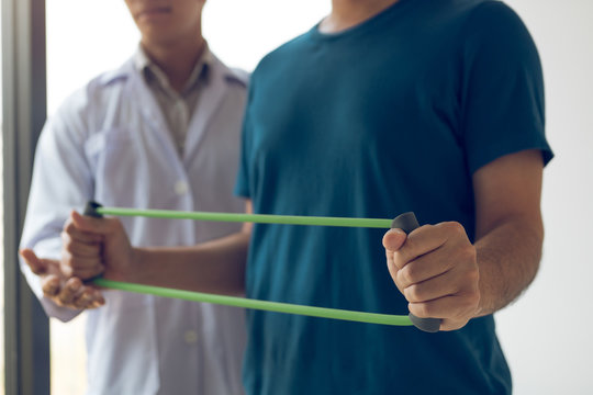 3 تمارين مهمة لتقوية الكتف وتحسين&nbsp;مرونته